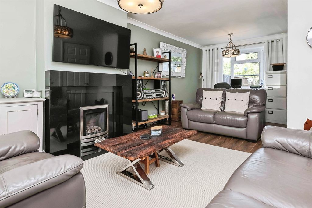 Property photo 3 of 17