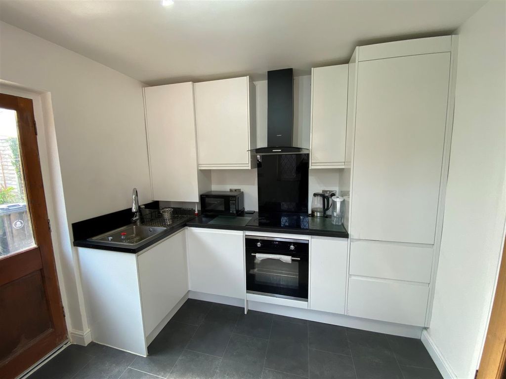 Property photo 2 of 12 Kitchen.