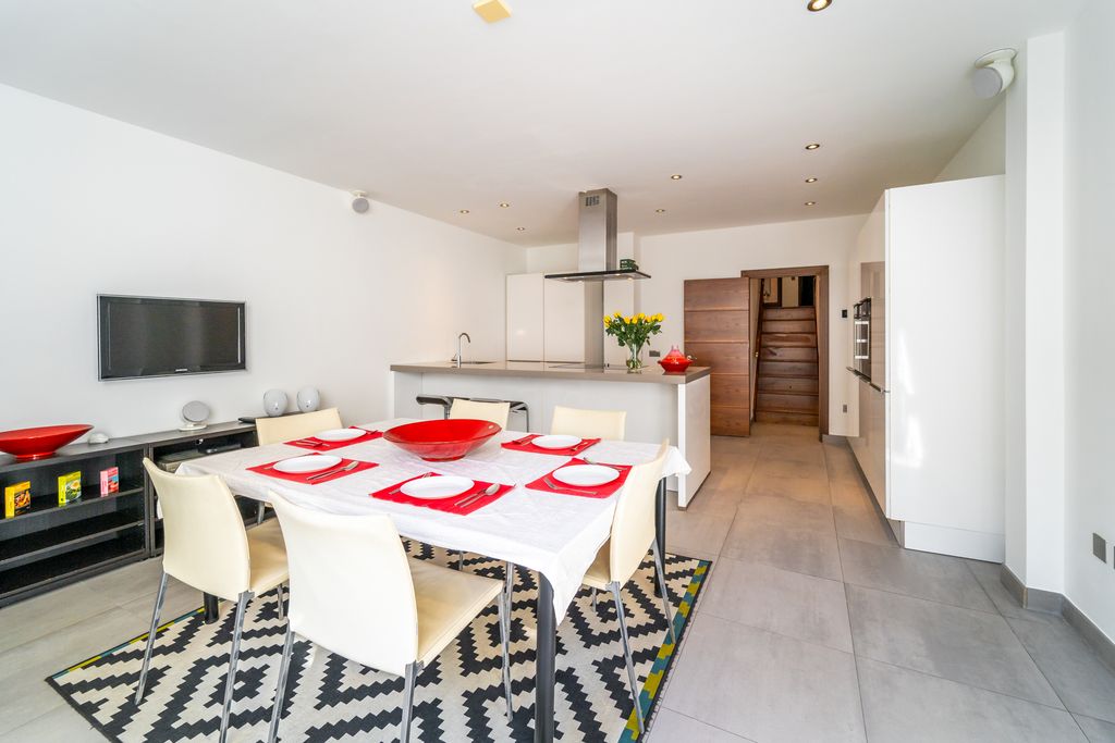 Property photo 3 of 22 Ndb04975