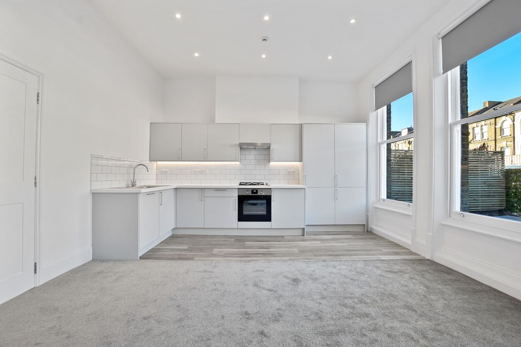 Property photo 3 of 8 3.Jpg