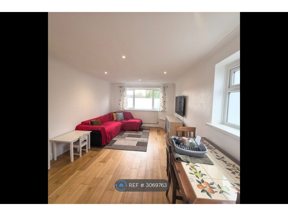 Property photo 1 of 8 Living/Dinning