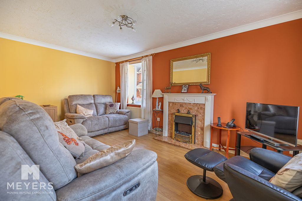 Property photo 3 of 13