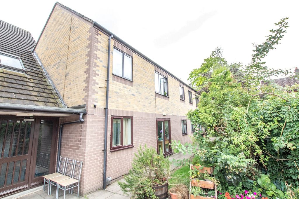 Property photo 1 of 12 Apartment Block