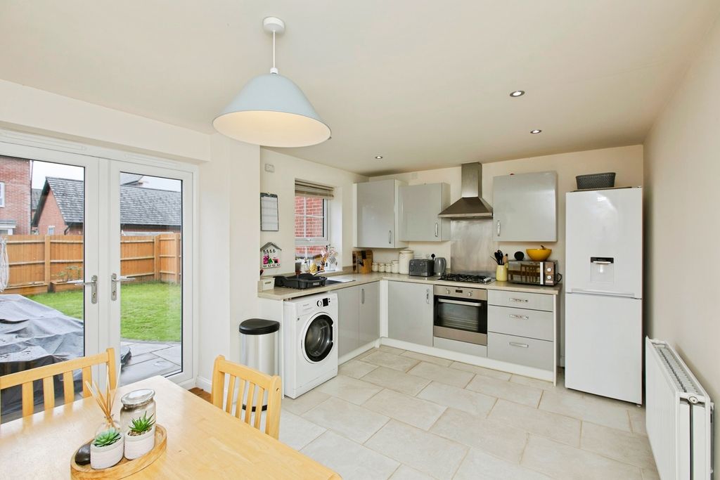 Property photo 3 of 20 Kitchen Diner