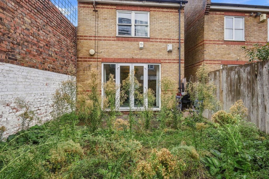 Property photo 3 of 25