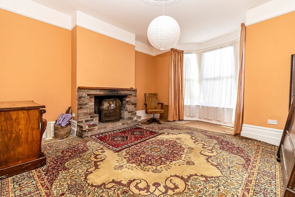 Property photo 3 of 32 .