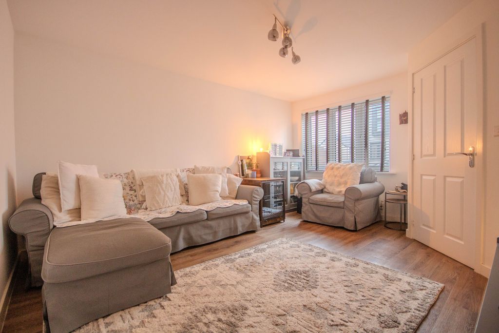 Property photo 2 of 21