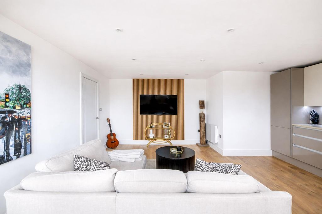 Property photo 2 of 14 Lounge5.Png