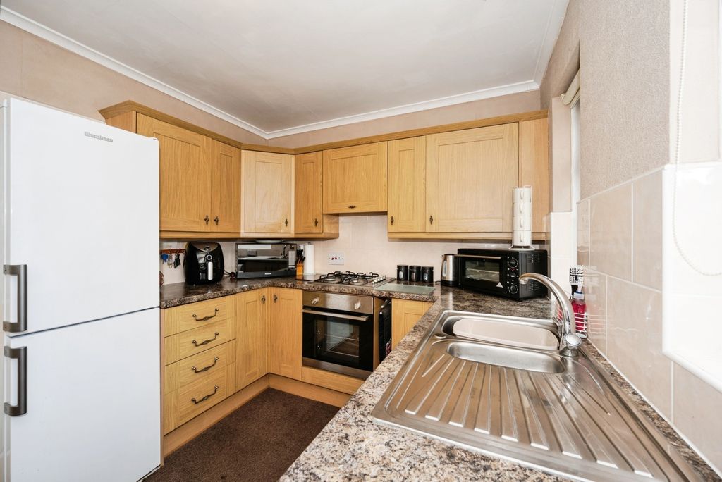 Property photo 2 of 14 Kitchen