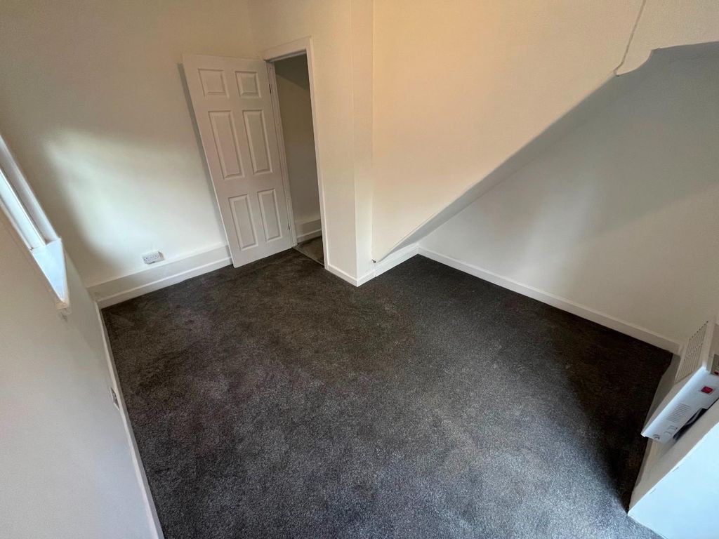 Property photo 2 of 6 1984.Jpg