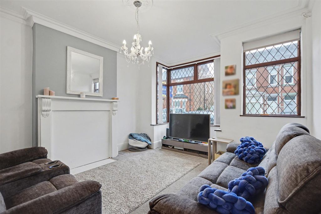 Property photo 2 of 20 Lounge