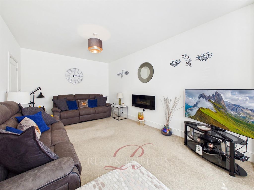 Property photo 2 of 33 Cam03999G0-Pr0214-Still025.Jpg