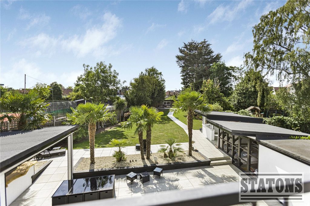 Property photo 3 of 33 Picture No. 24