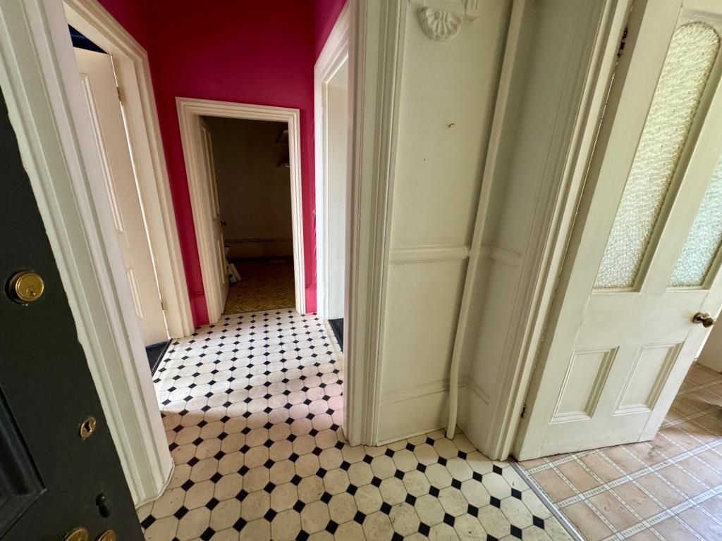 Property photo 2 of 10 Hallway