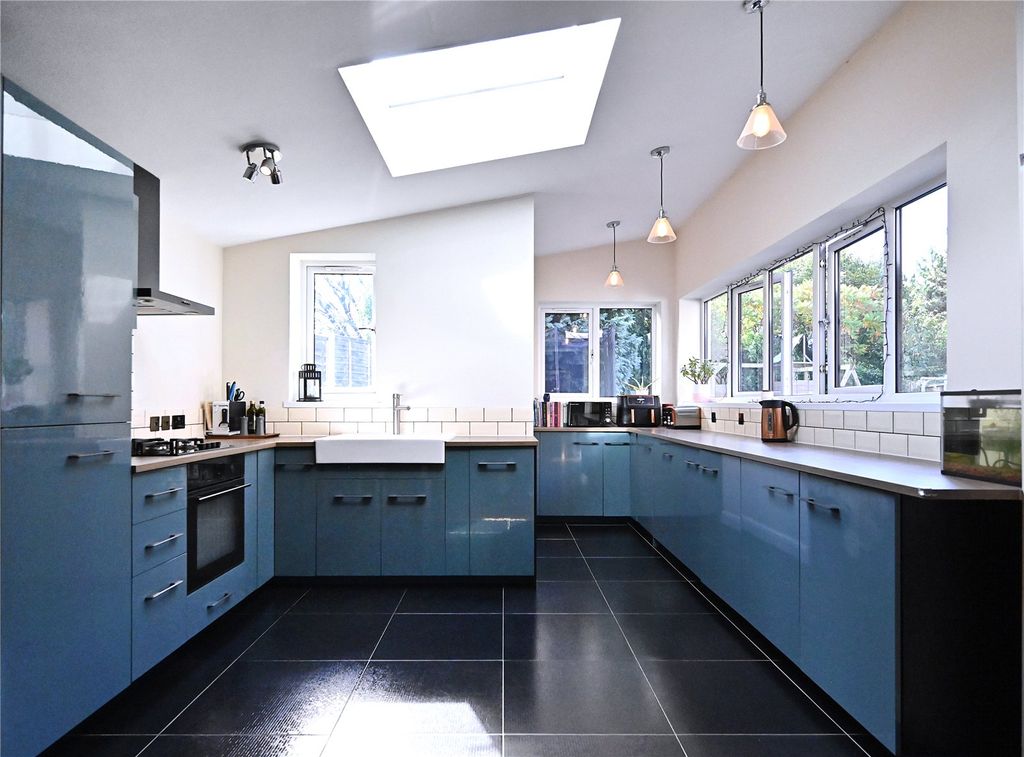 Property photo 2 of 29 Picture No. 44