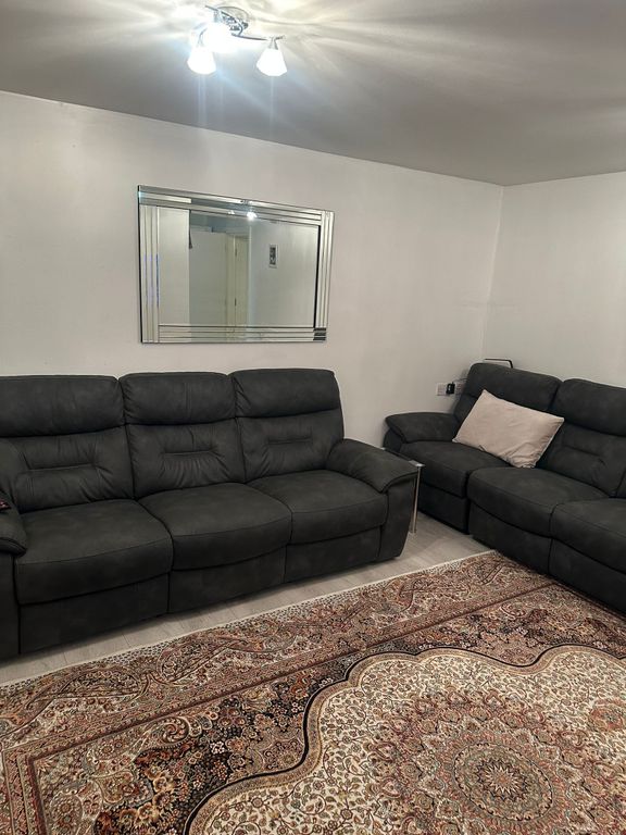 Property photo 1 of 17 Modern Spacious Reception