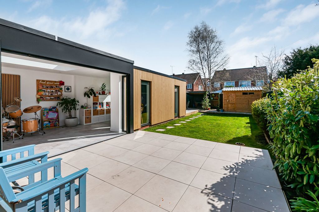 Property photo 1 of 33