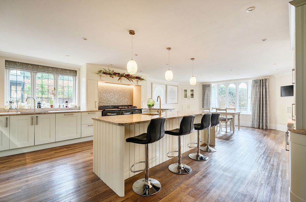 Property photo 2 of 24 1408852-23-699c65...