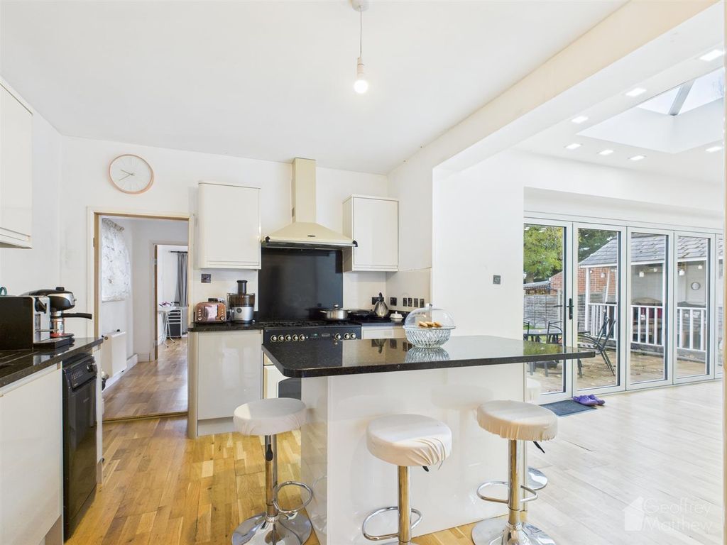 Property photo 3 of 15