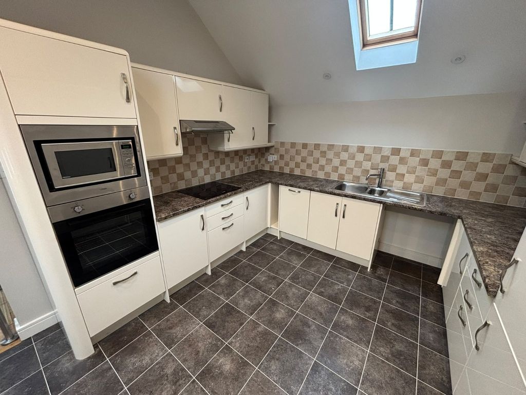 Property photo 3 of 7 Kitchen