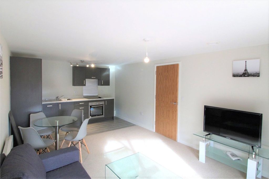 Property photo 3 of 12 Lounge