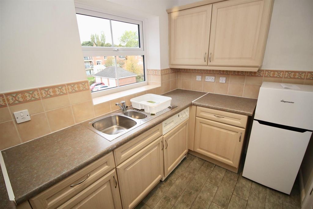 Property photo 3 of 12 68C0Da5C-89B3-4A06-Ae33-61Cbd7C13C04_1_201_A.Jpeg