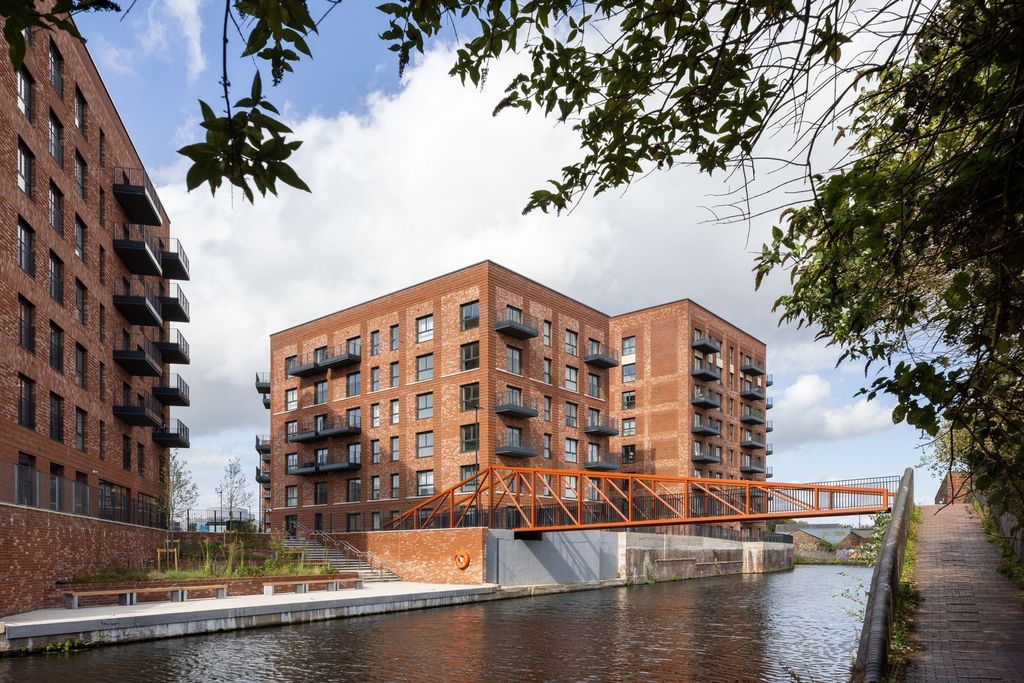 Property photo 2 of 20