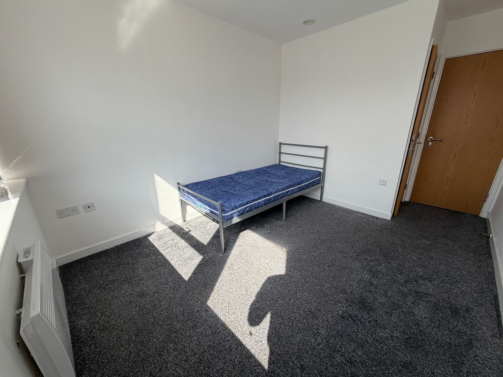 Property photo 3 of 8 Bedroom