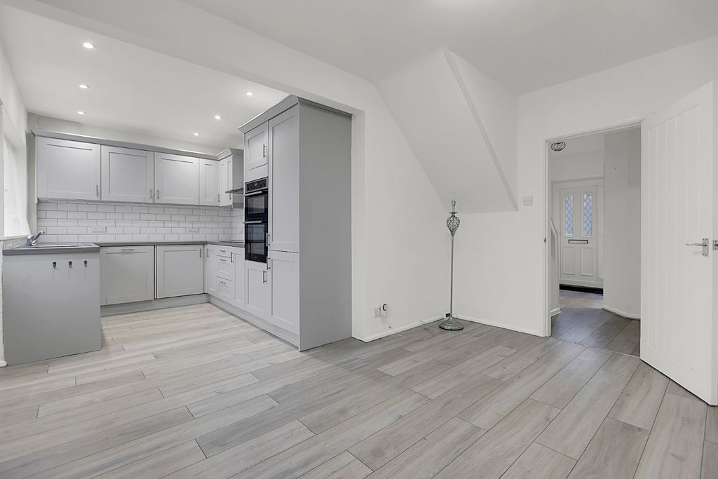 Property photo 2 of 20 4843833