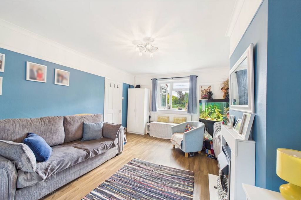 Property photo 2 of 31