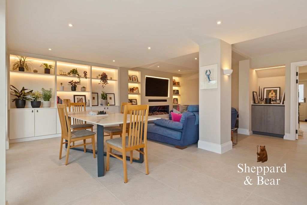 Property photo 3 of 61 0005-Vicarage-Court,-Marshfield,-Cf0003-0002Na-001