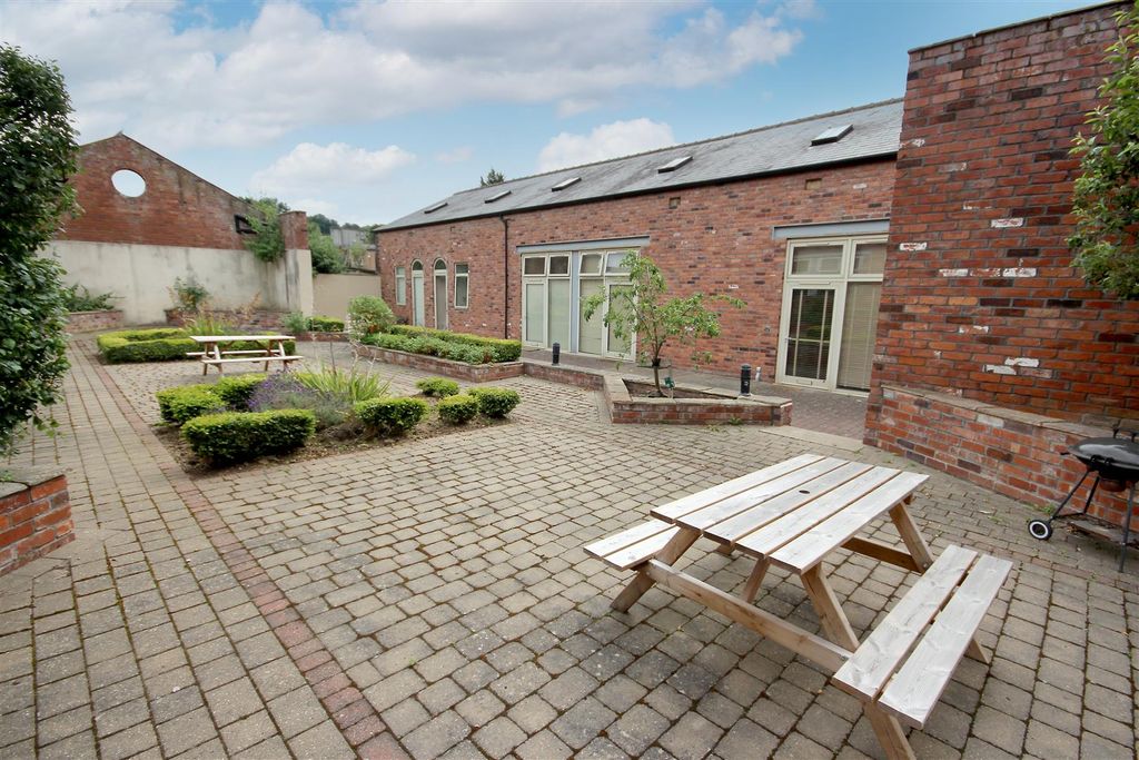 Property photo 1 of 12 Outside