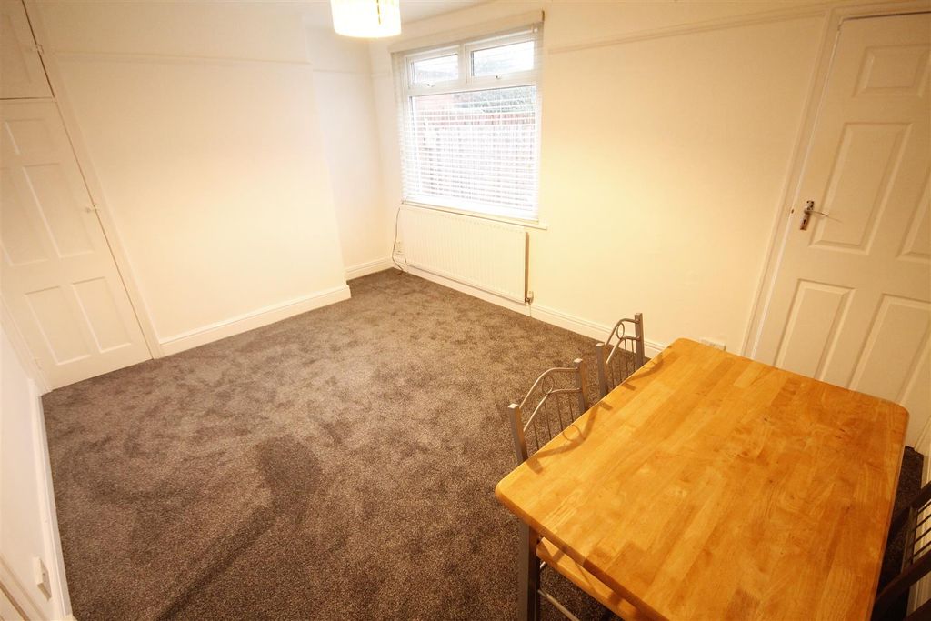 Property photo 3 of 8 Dining Room
