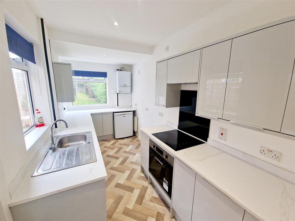 Property photo 2 of 8 Kitchen