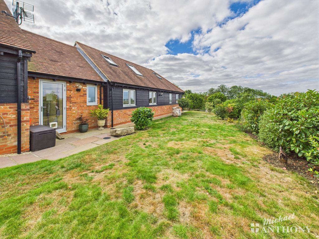 Property photo 3 of 27 Cam03852G0-Pr0394-Still044