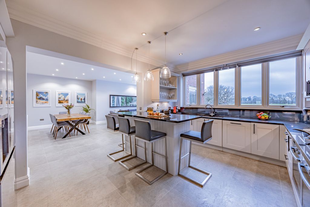 Property photo 3 of 24 Kitchen/Dining Room