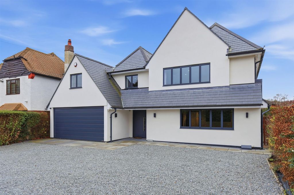 5 bed detached house for saleHeronway, Hutton Mount, Brentwood CM13