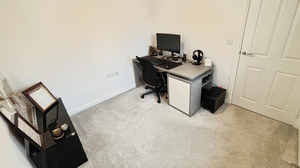 Property photo 2 of 20 318dc6718E64Af0c5803d80B80E858E01c22448B.Jpg