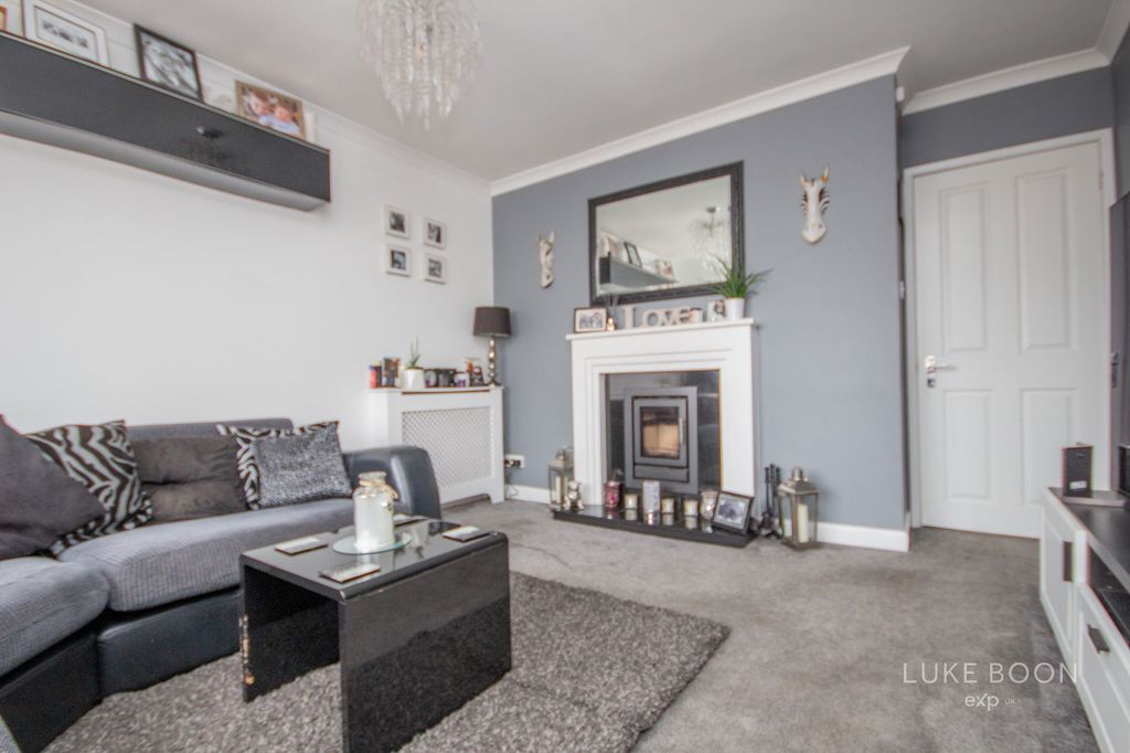 Property photo 2 of 21