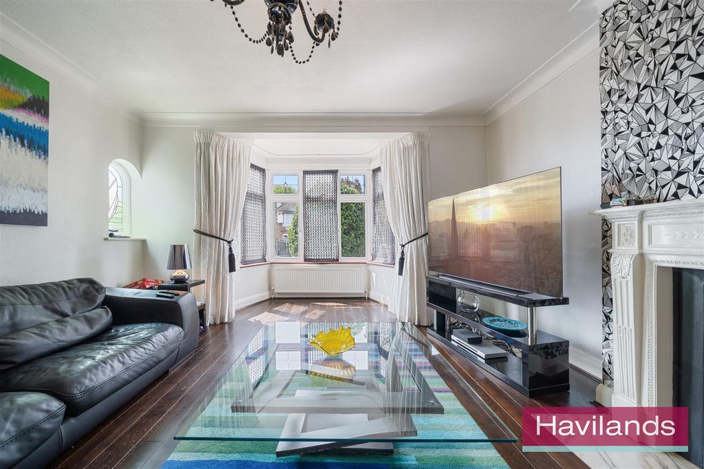 Property photo 3 of 23 Hoodcote Gardens-11.Jpg