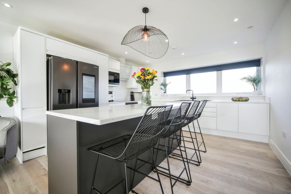 Property photo 3 of 24 Dining Area