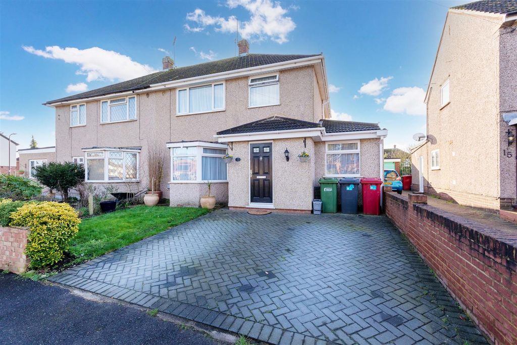 Property photo 1 of 19 13 Barnfield-5.Jpg