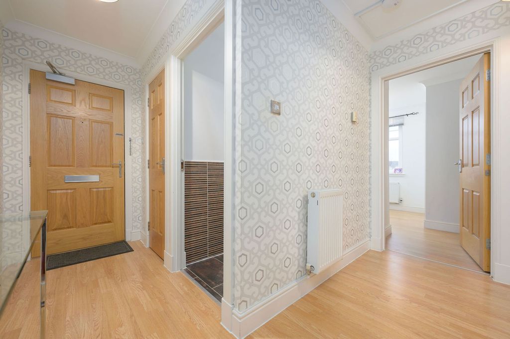 Property photo 2 of 24