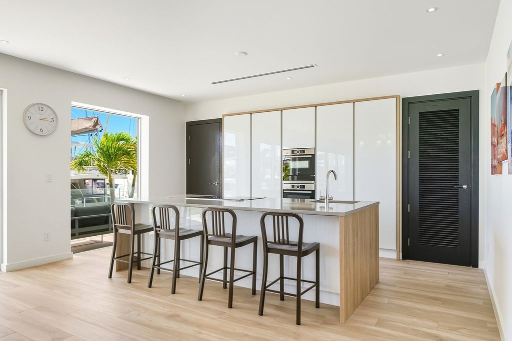 Property photo 1 of 28