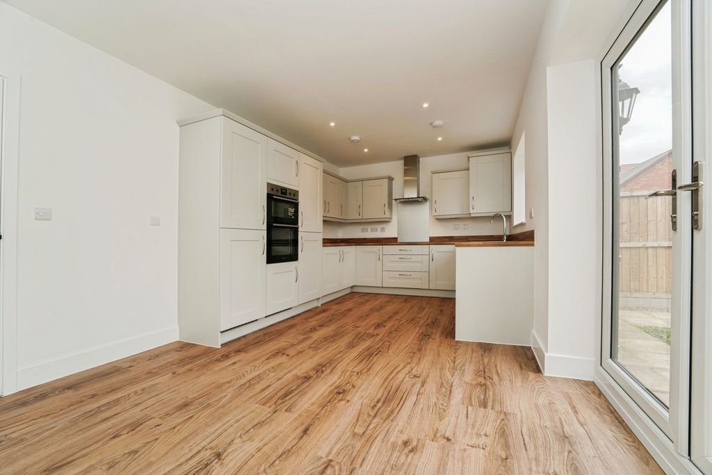 Property photo 3 of 16 Photo