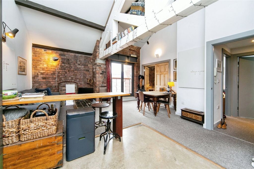 Property photo 2 of 17 Picture No. 28