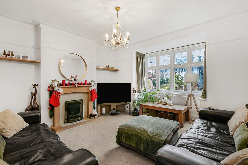 Property photo 3 of 27