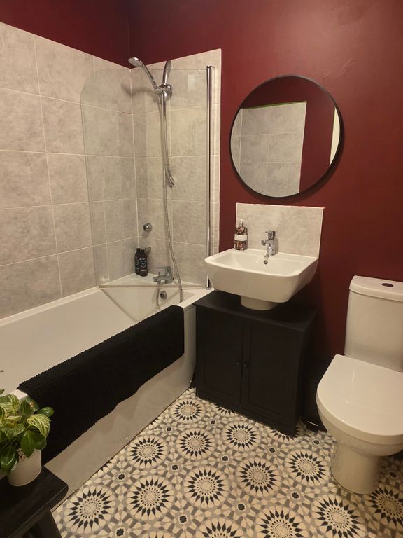 Property photo 3 of 11 Bathroom