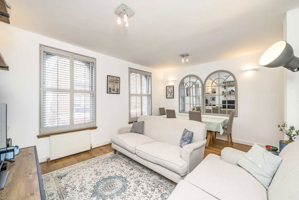 Property photo 3 of 7