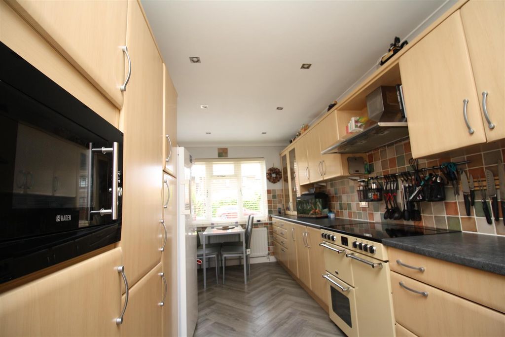 Property photo 2 of 21 Kitchen/Diner